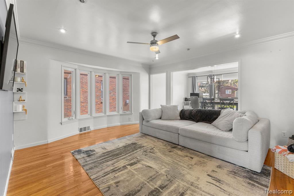 823 NEW YORK Avenue, Lincoln Park, MI 48146 — Photo 14