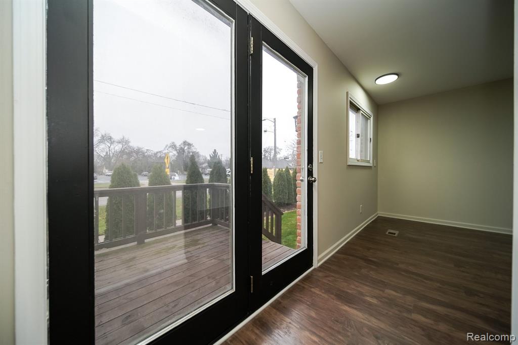 460 OAKGROVE, Clawson, MI — Photo 27