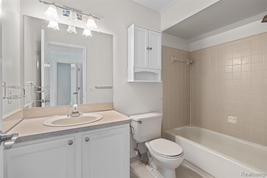 41874 BROOKVIEW Lane, Clinton Twp, MI 48038 — Photo 18