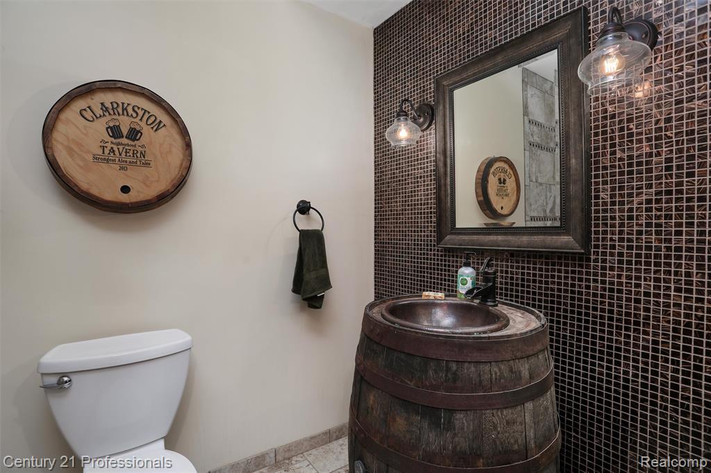 9884 Forest Ridge Drive, Clarkston, MI 48348 — Photo 36