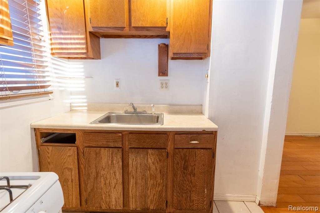 418 W Woodruff Avenue, Hazel Park, MI 48030 — Photo 10