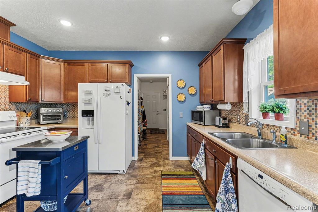 895 E Wardlow Road, Highland, MI 48356 — Photo 19