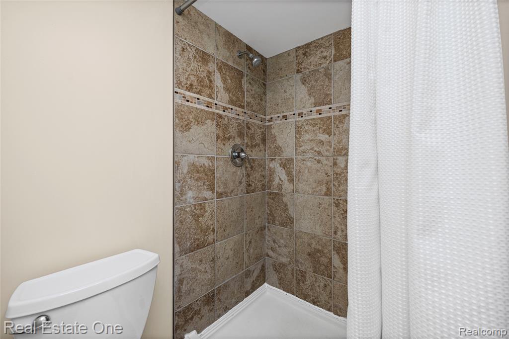 6335 Stonehearth Pass, Grand Blanc, MI 48439 — Photo 40