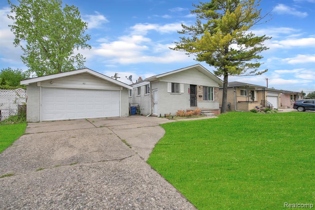 21385 MAJESTIC Avenue, Ferndale, MI 48220 — Photo 2
