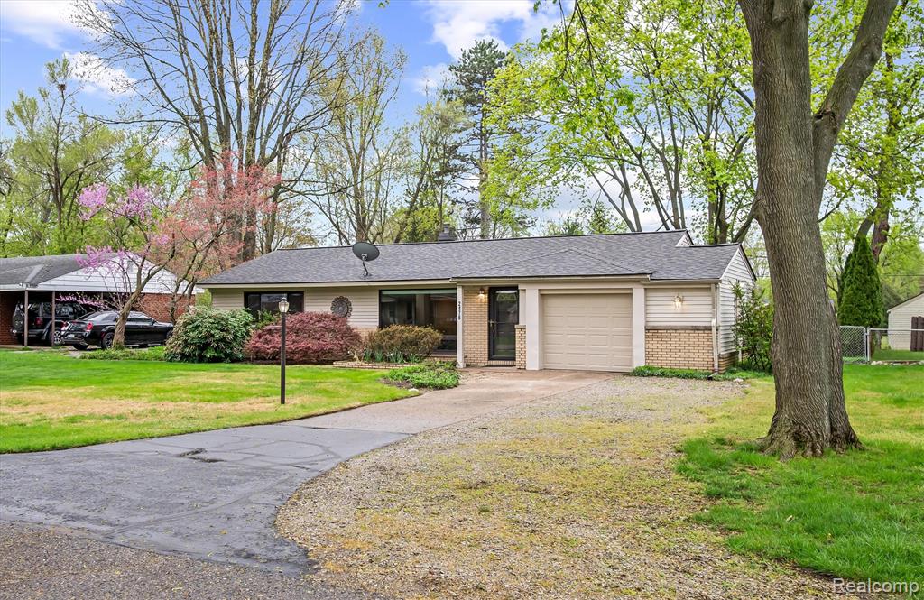 2475 Lafay Drive, West Bloomfield, MI 48324 — Photo 2