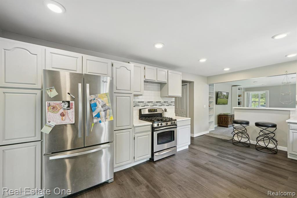 8921 Lake Road, Grosse Ile, MI 48138 — Photo 12