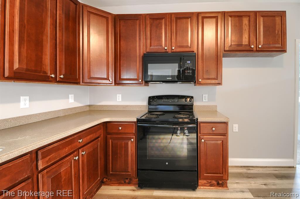 11 1ST Street, Oxford, MI 48371 — Photo 18