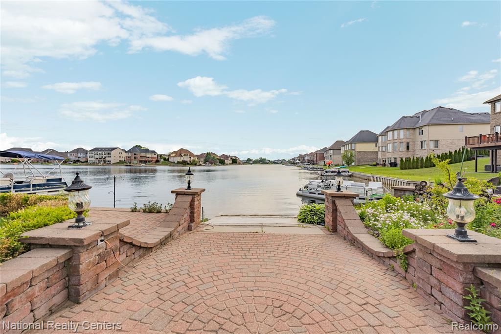 51577 Merry Lane, Utica, MI 48316 — Photo 11