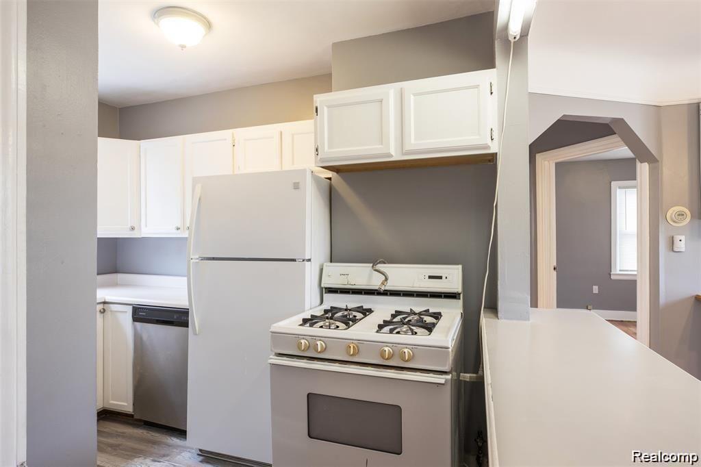 6753 HEYDEN Street, Dearborn Heights, MI 48127 — Photo 19