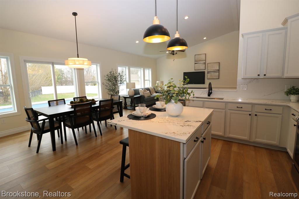 395 GENEVA Court, Howell, MI 48855 — Photo 4