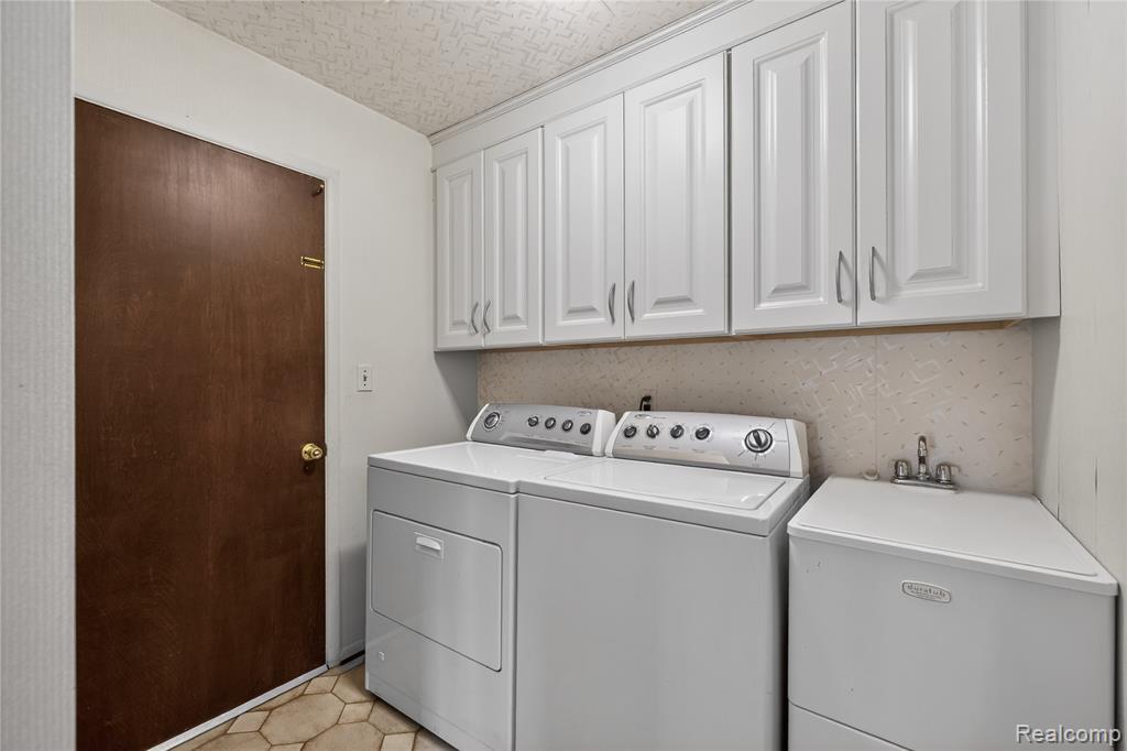 8236 Burning Bush Road, Grosse Ile, MI 48138 — Photo 23