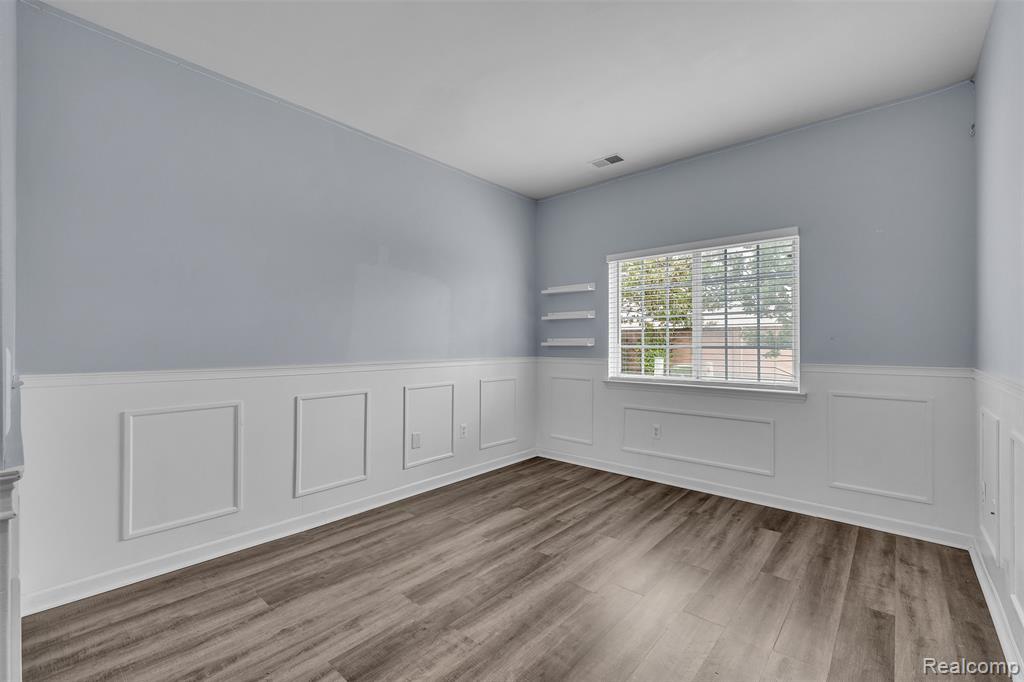 5589 TWIN OAKS Drive, Sterling Heights, MI 48314 — Photo 27