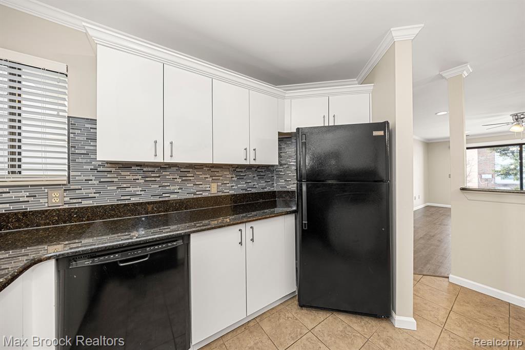 6689 W Ridgefield Circle, West Bloomfield, MI — Photo 16