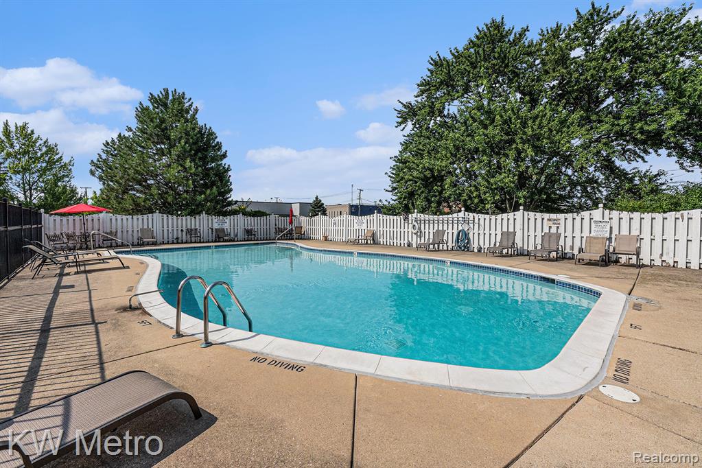 2400 Parmenter Boulevard, 207, Royal Oak, MI 48073 — Photo 25