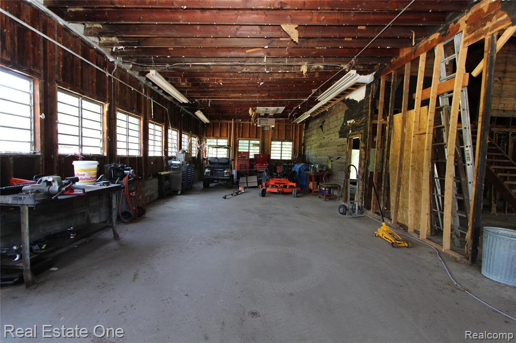 1325 S Hospital Road, Waterford, MI 48327 — Photo 37