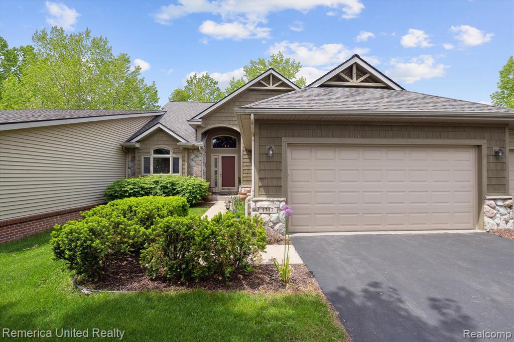 1317 PEPPERGROVE Drive, Brighton, MI 48116 — Photo 4