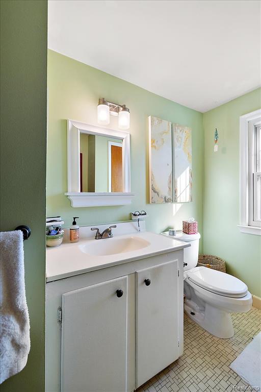 17601 Cambridge Boulevard, Lathrup Village, MI 48076 — Photo 37