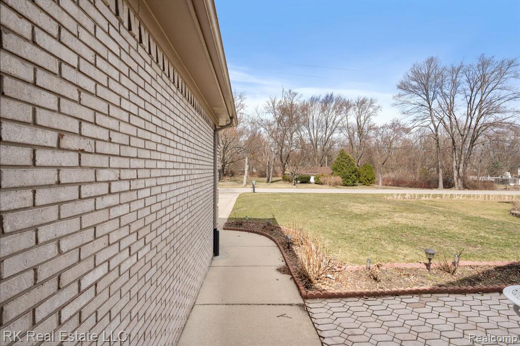 8948 RHODE Drive, Shelby Twp, MI 48317 — Photo 3