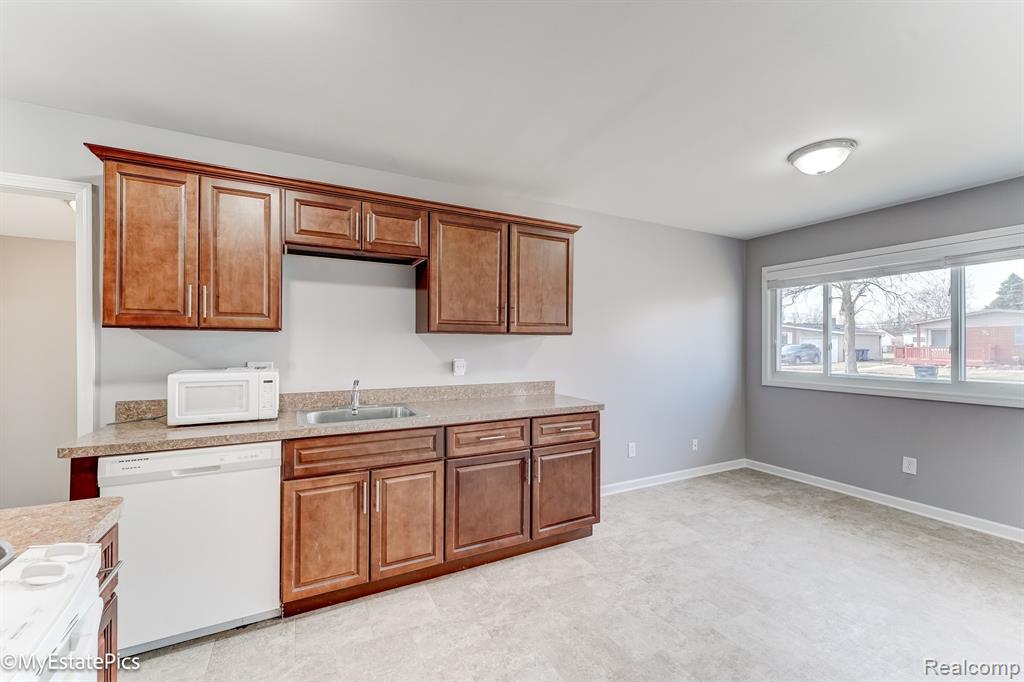 547 S Hawthorne Street, Westland, MI 48186 — Photo 23