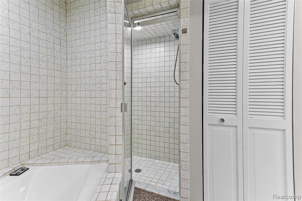 5317 Fairway Lane, West Bloomfield, MI 48323 — Photo 19