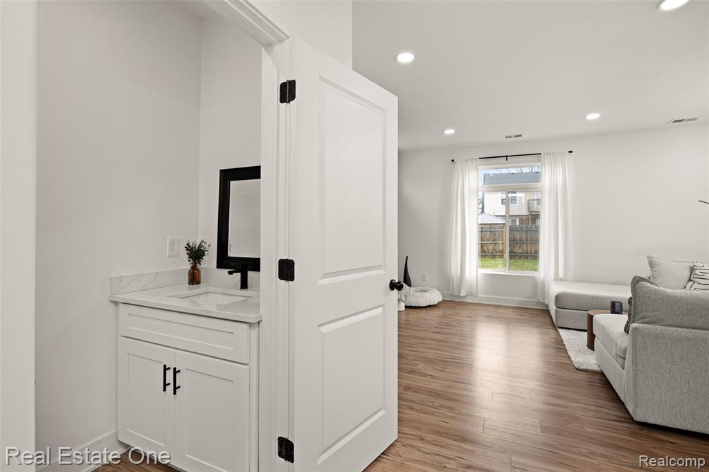 1705 E Meyers Avenue, Hazel Park, MI 48030 — Photo 11