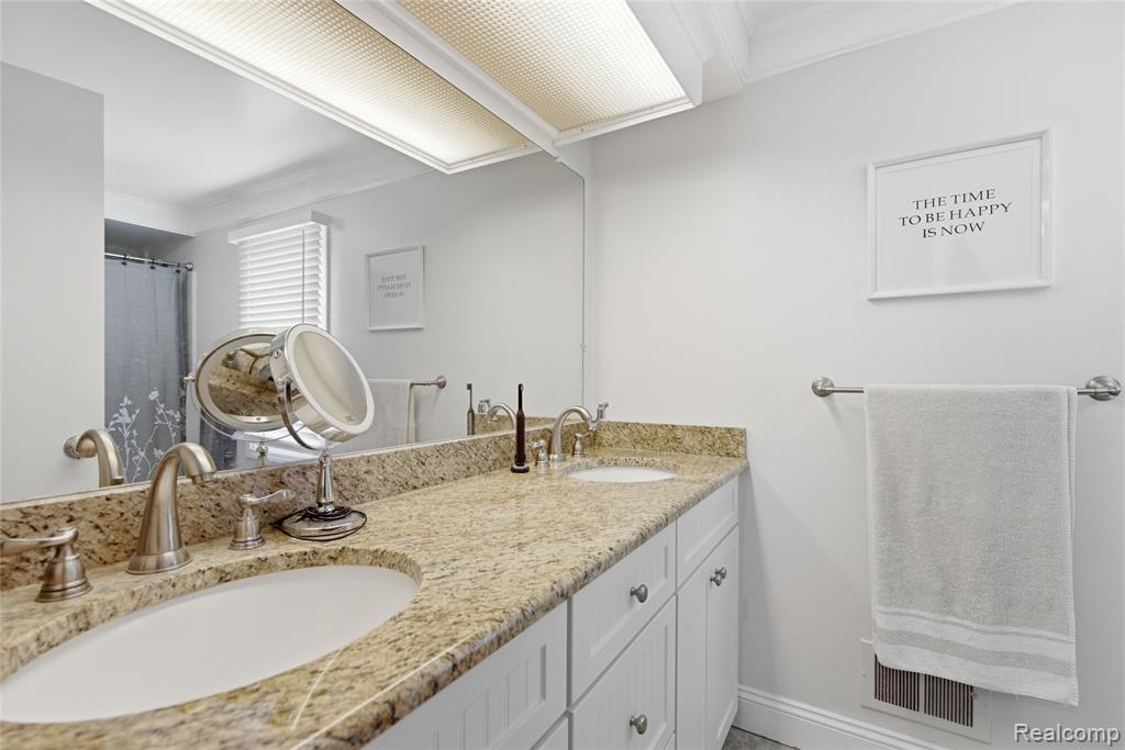 46884 Ben Franklin Drive, Utica, MI 48315 — Photo 46