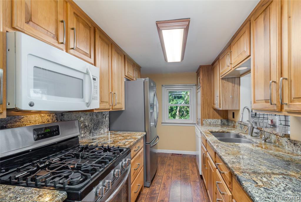 18453 Pellett Court, Fenton, MI 48430 — Photo 5