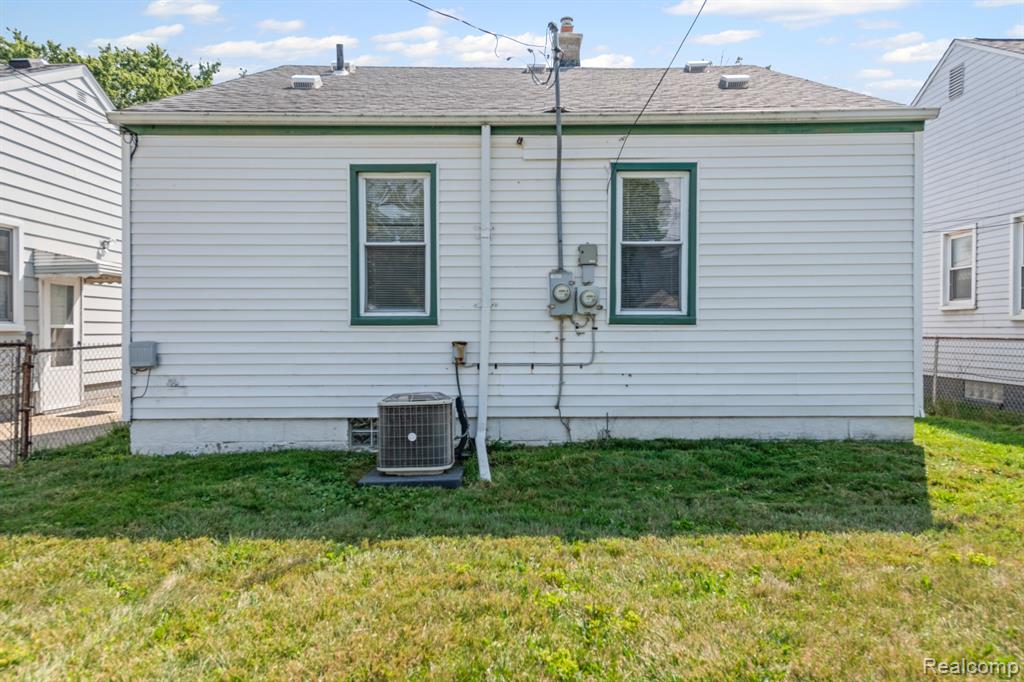582 Mill Street, Lincoln Park, MI 48146 — Photo 16