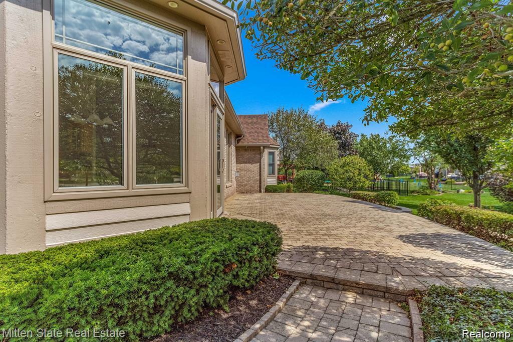 21254 Clayton Drive, Macomb, MI 48044 — Photo 9