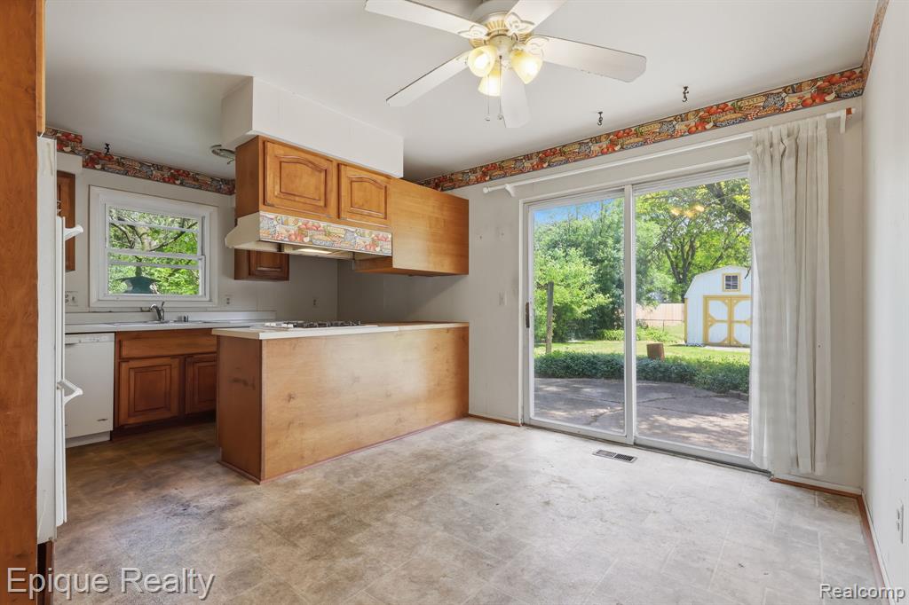 4856 Danbury Drive, Troy, MI 48085 — Photo 7