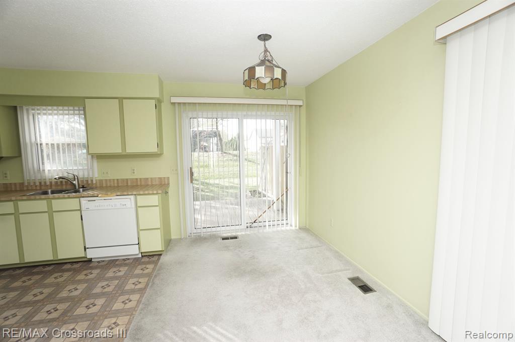 13378 N LAKE POINT Boulevard N, 2-4, Van Buren, MI 48111 — Photo 8