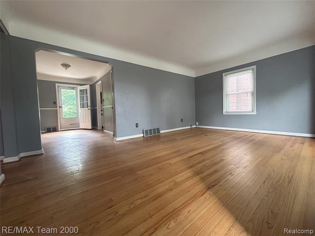 8306 GRAYFIELD Street, Dearborn Heights, MI 48127 — Photo 5