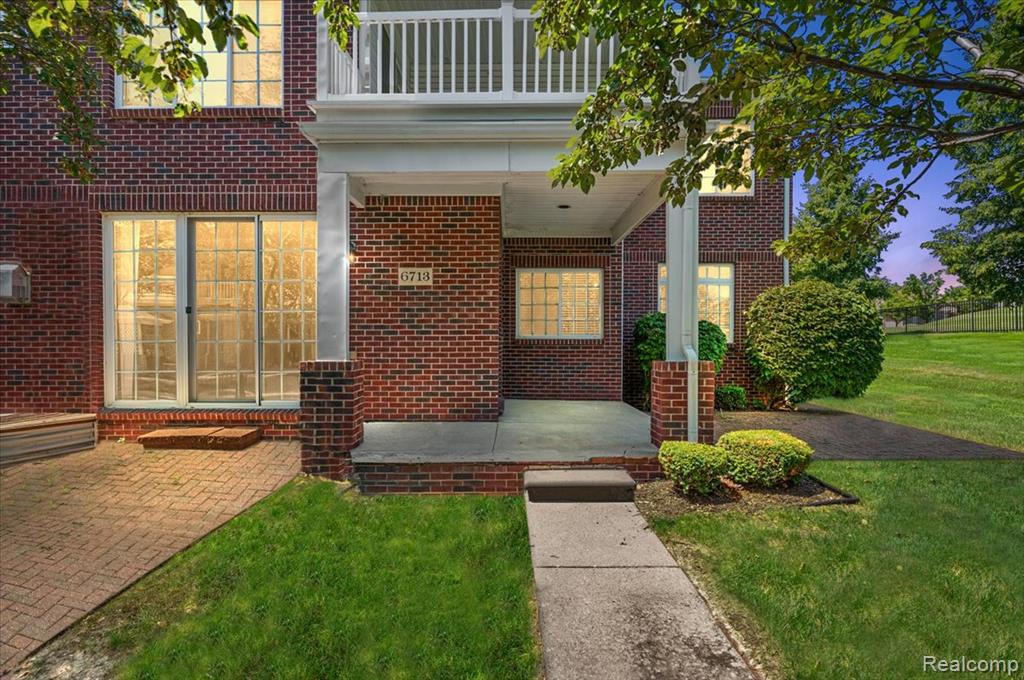 6713 Boulder Pointe Drive, Washington, MI — front exterior