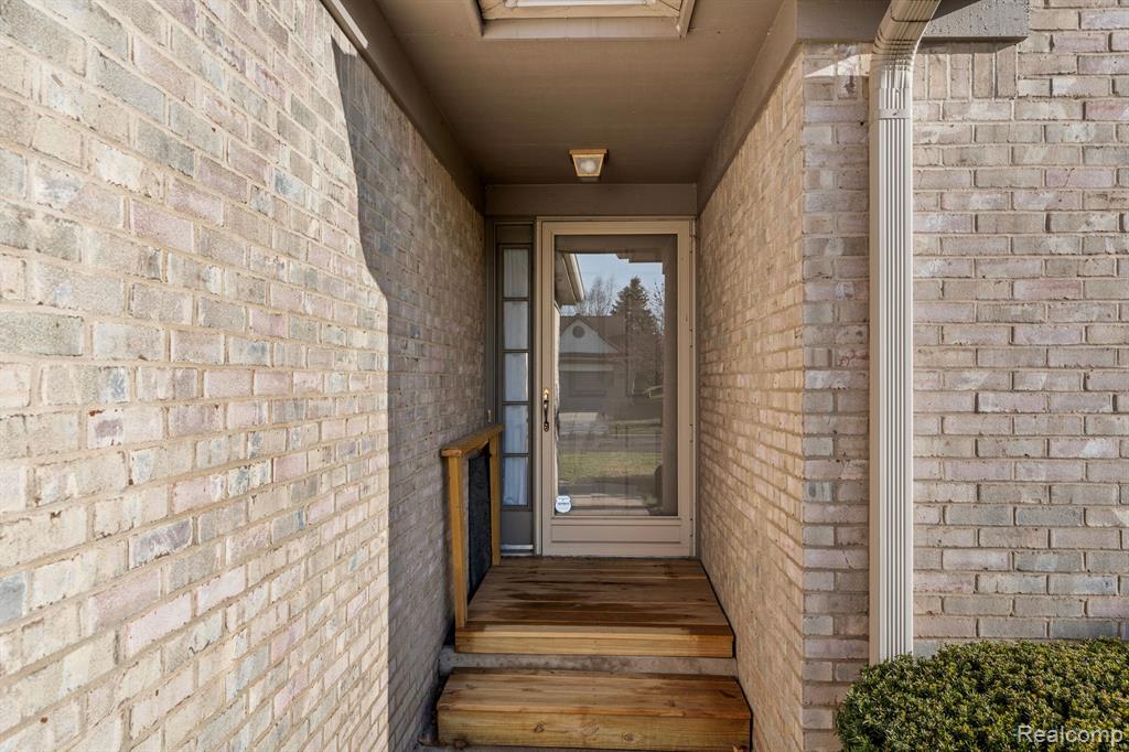 250 Winding Brook, Commerce Twp, MI 48390 — Photo 3