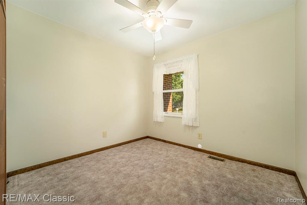 822 Manzano Drive, Wolverine Lake, MI 48390 — Photo 15