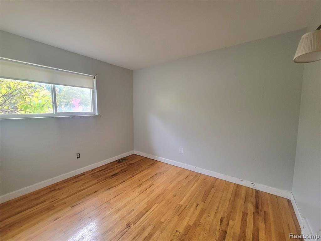 8527 State Park, Center Line, MI 48015 — Photo 9