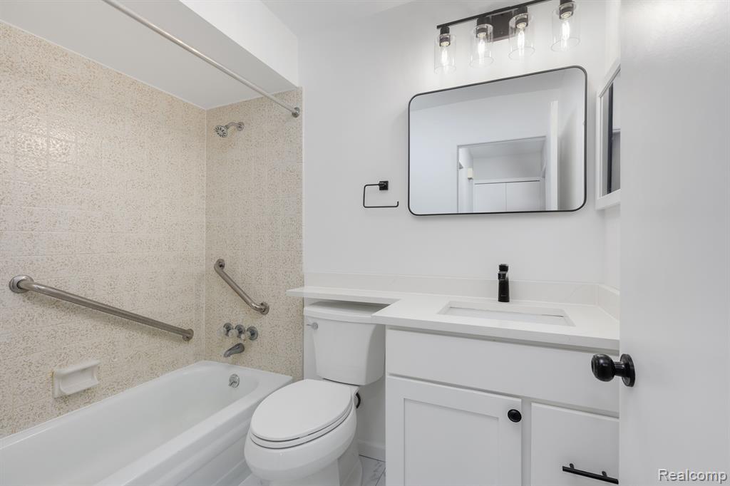40440 NEWPORT Drive, Plymouth, MI 48170 — Photo 15