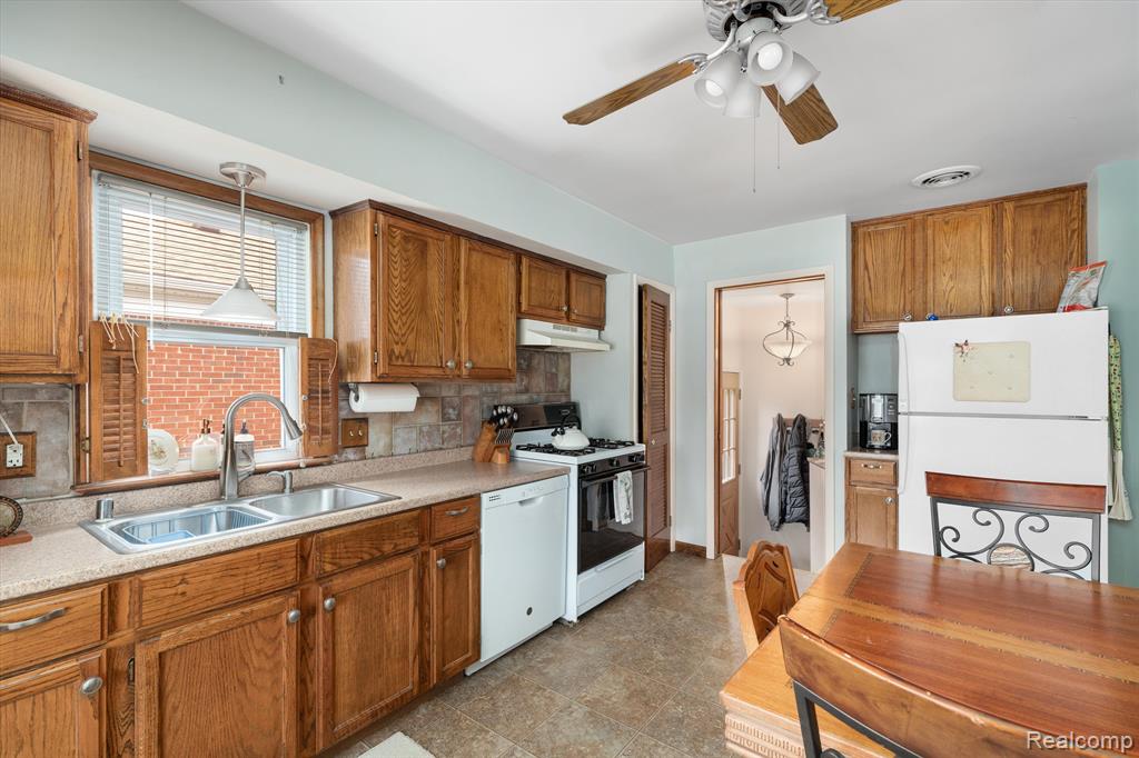 869 LIBERTY Avenue, Lincoln Park, MI 48146 — Photo 9