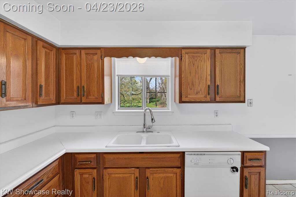 1584 Chanticlair Circle, Wixom, MI 48393 — Photo 14