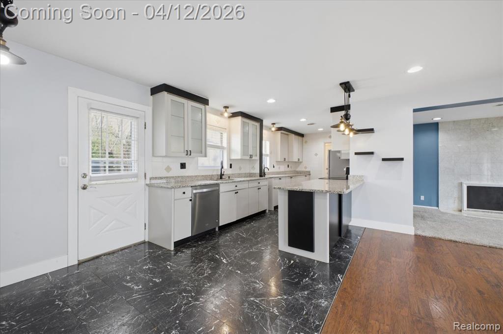 2455 Ivanhoe Drive, West Bloomfield, MI 48324 — Photo 13