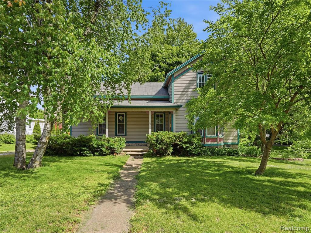 69 E Burdick Street, Oxford, MI 48371 — front exterior