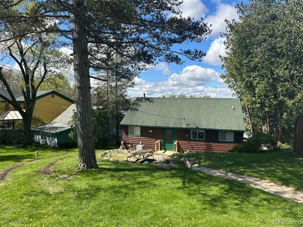 1749 Tannock Drive, Holly, MI 48442 — Photo 3