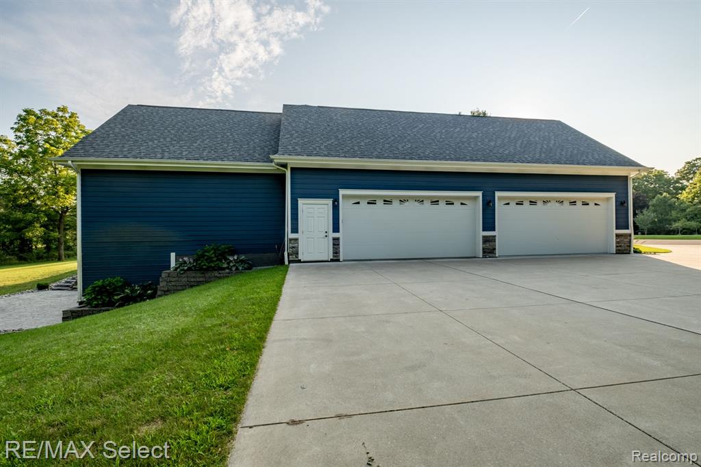 9388 MCMULLEN Circle, Fenton, MI 48430 — Photo 53