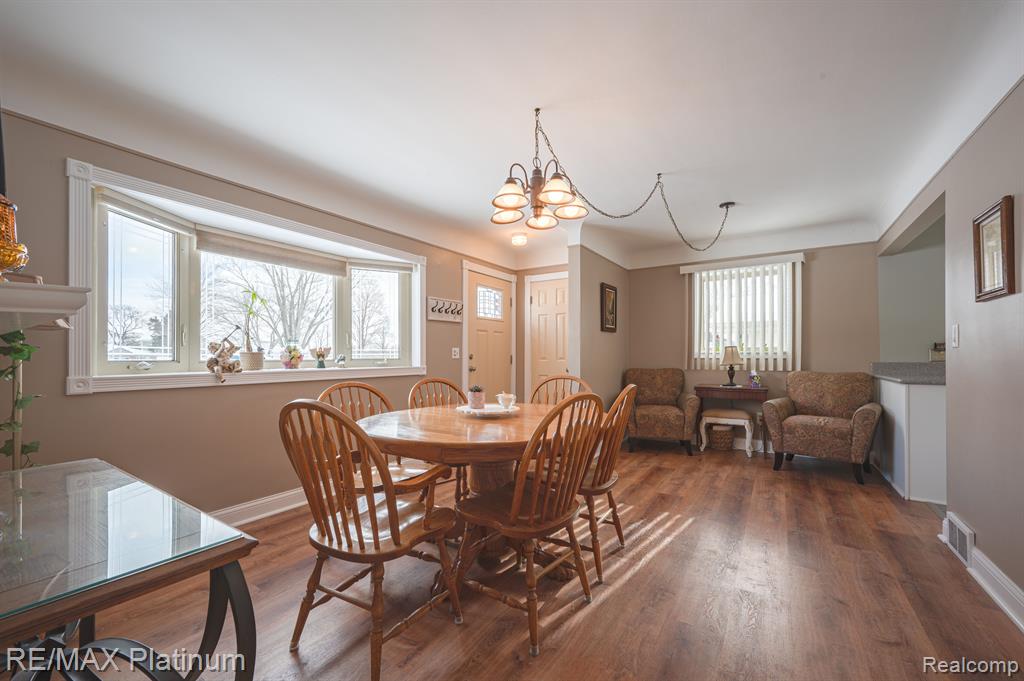 710 MANORDALE Court, Milford, MI 48381 — Photo 11