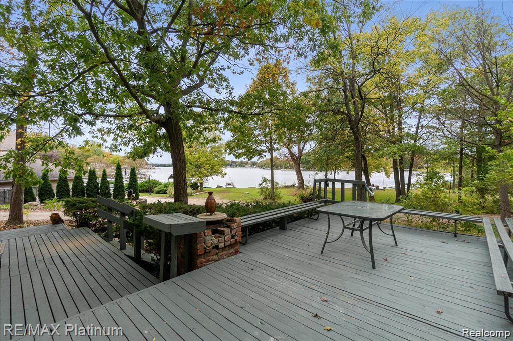 5630 Glen Echo Drive, Howell, MI 48843 — Photo 2