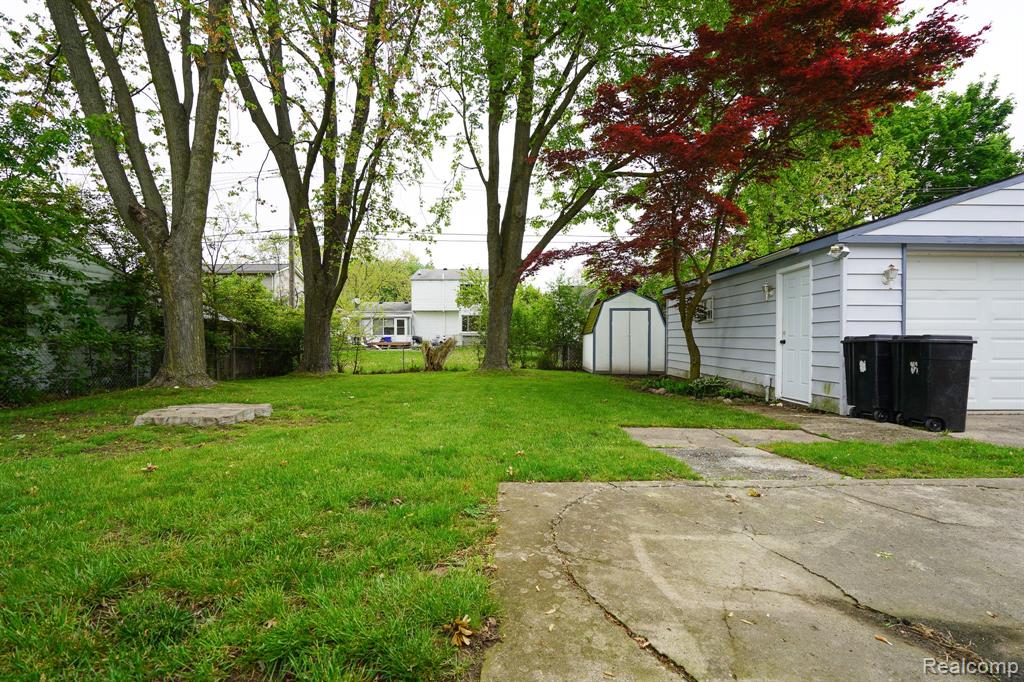 598 COVINGTON Street, South Lyon, MI 48178 — Photo 11