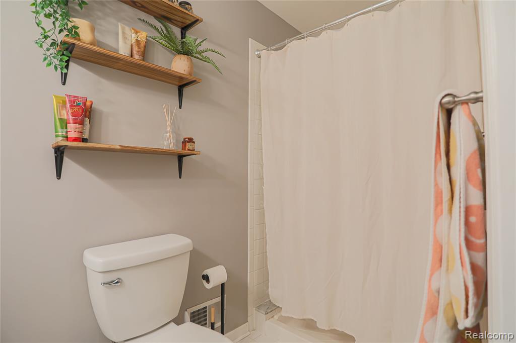 50578 Woodbury Drive, New Baltimore, MI 48047 — Photo 16