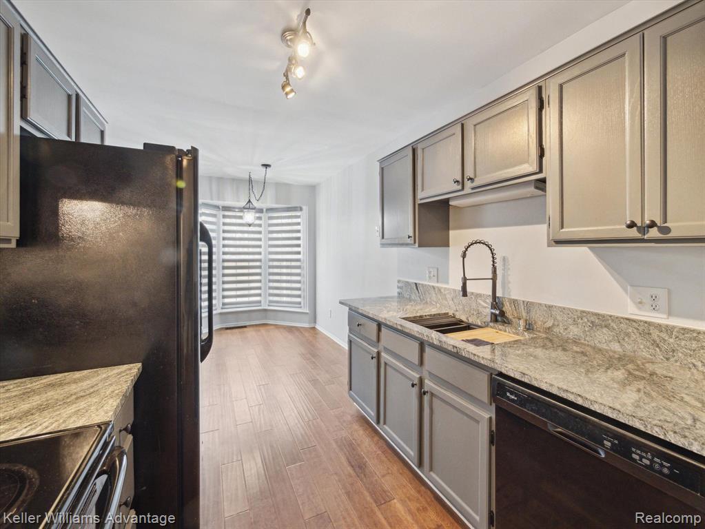 31131 COUNTRY, Farmington Hills, MI 48331 — Photo 16