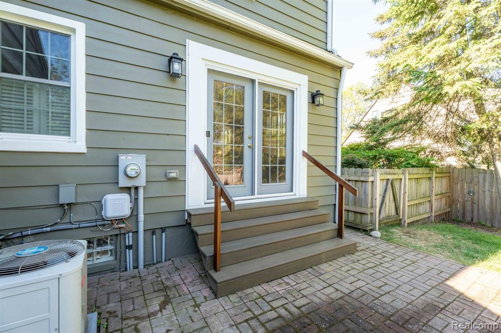 950 W LINCOLN Street, Birmingham, MI 48009 — Photo 5