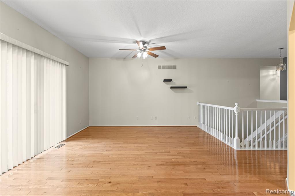 6546 Quail Run Circle, Westland, MI — Photo 11